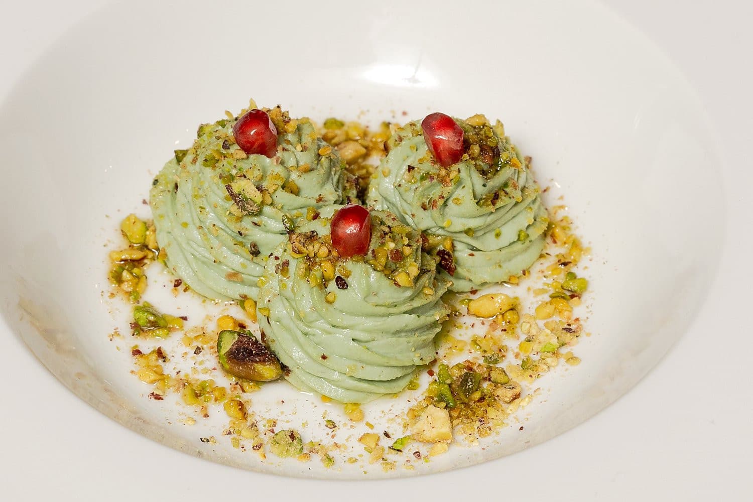 Houmous avocat — la signature Madito, pistache et grenade